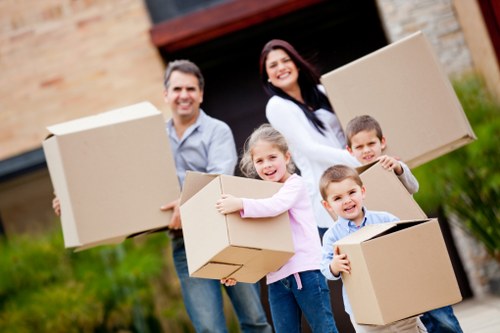 Flexible mobile self storage for house moves and decluttering in Norbiton